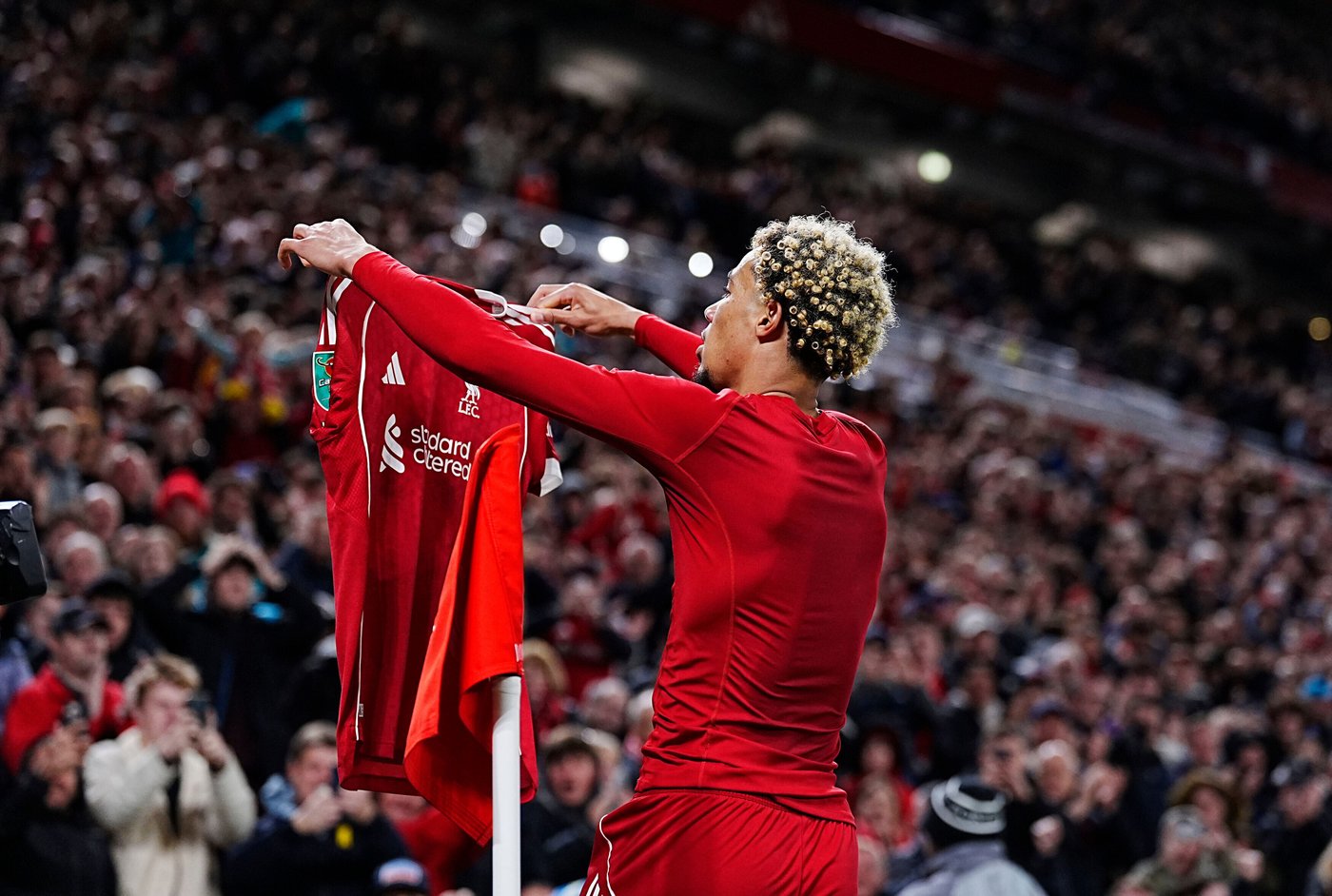 Liverpool's Hugo Ekitike apologizes for celebration that earned him a red card and suspension | iNFOnews.ca