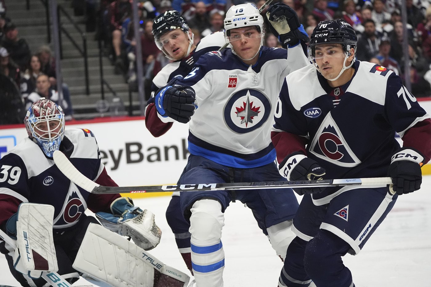 Mittelstadt leads Avalanche past NHL-leading Jets 5-2 | iNFOnews.ca