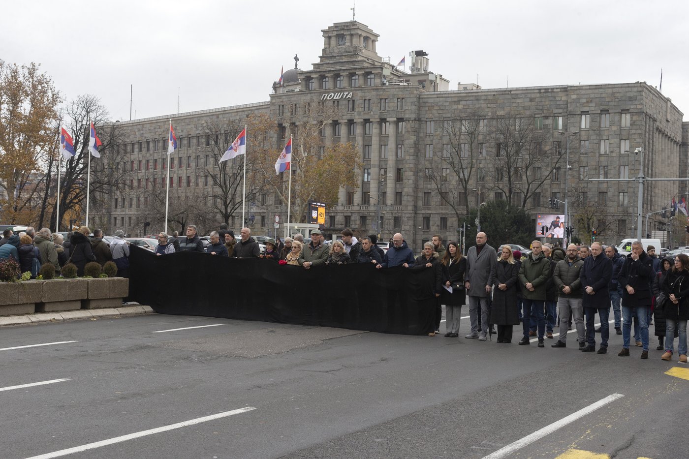 Protesters in Serbia hold 15-minute blockade for 15 victims of roof collapse, demanding justice | iNFOnews.ca