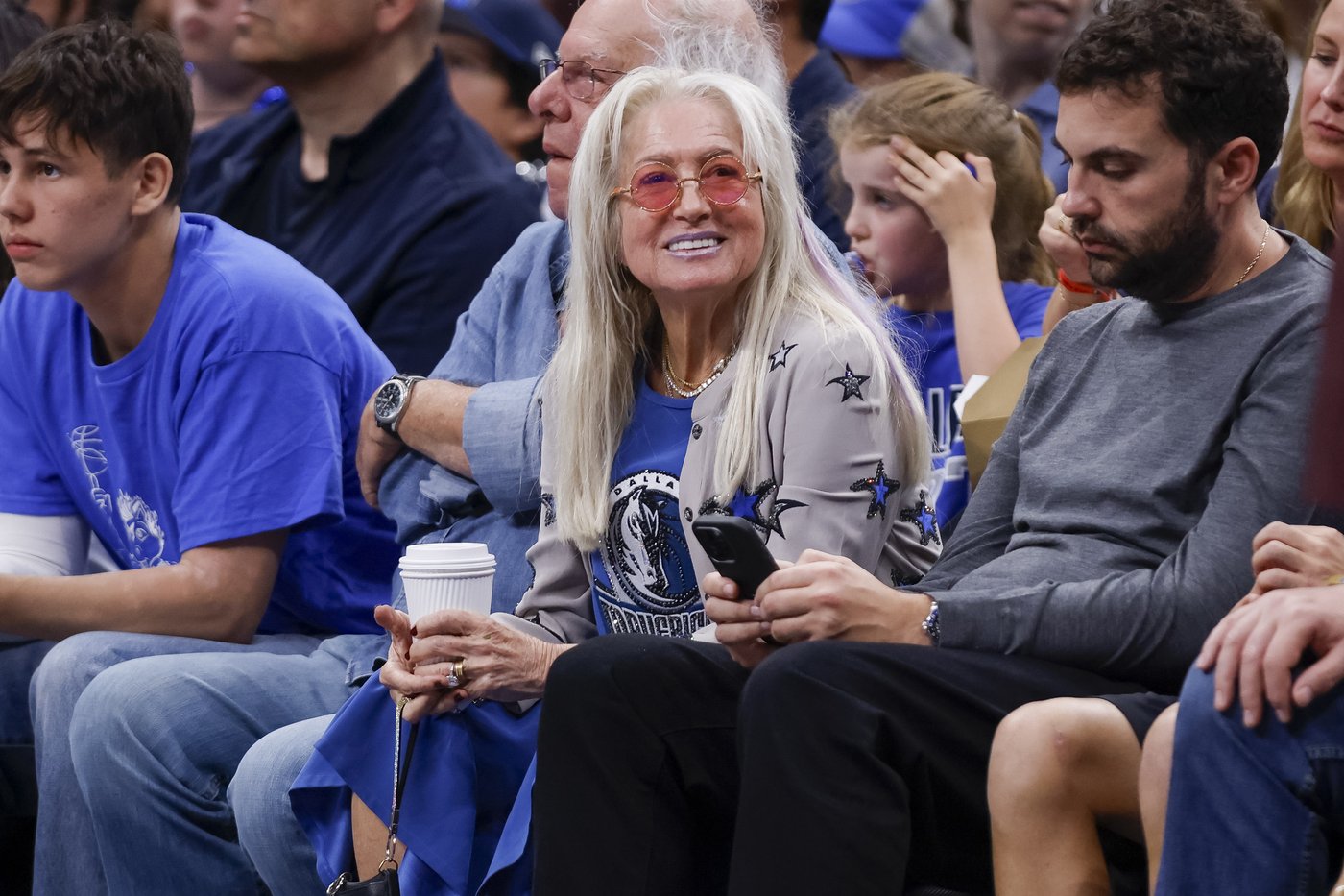 Luka Doncic scores 32 points, Mavericks overwhelm Banchero-less Magic 108-85 | iNFOnews.ca