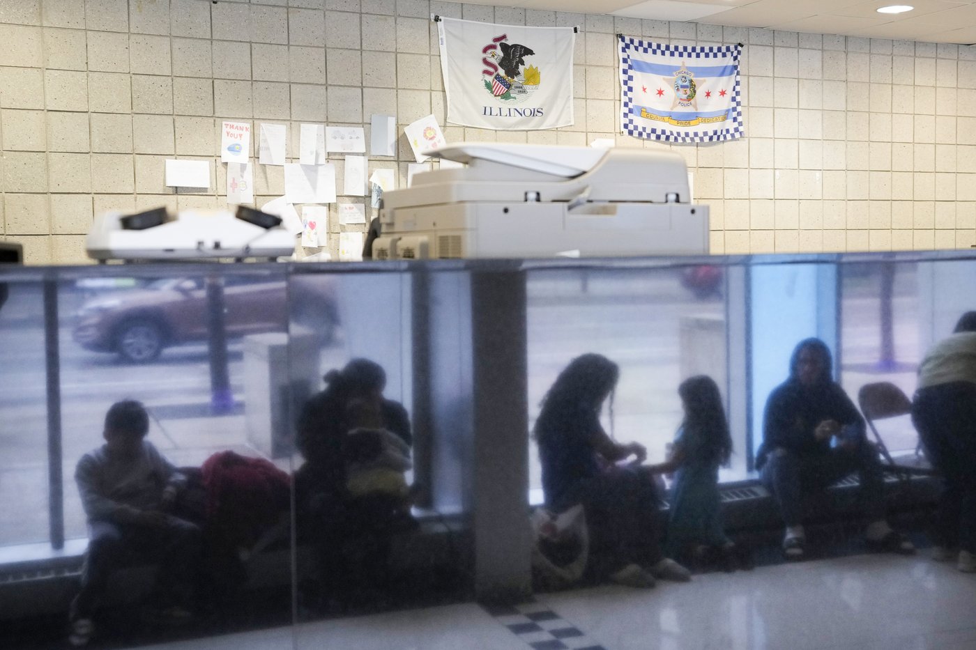 Trump administration sues Chicago in latest crackdown on 'sanctuary' cities | iNFOnews.ca