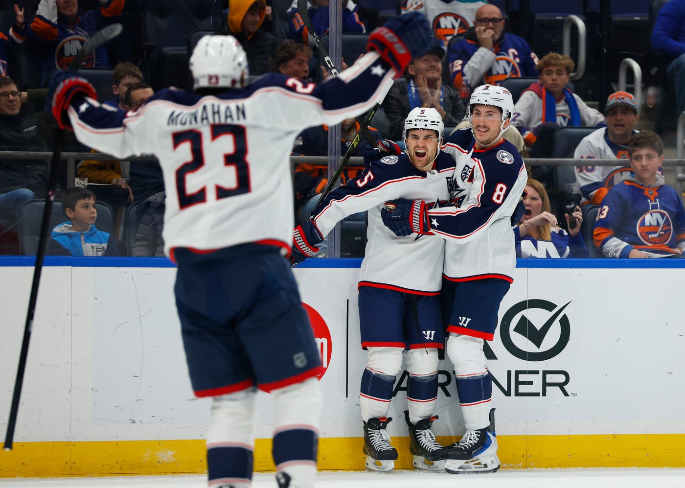 Schaefer stars as the Islanders score 2 late goals to edge Blue Jackets 3-2 | iNFOnews.ca Schaefer stars as the Islanders score 2 late goals to edge Blue Jackets 3-2 | iNFOnews.ca