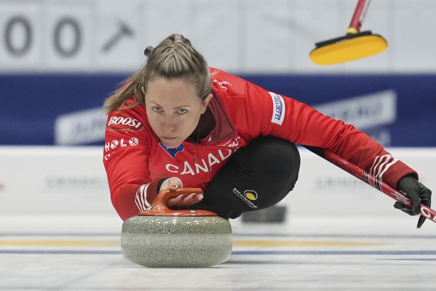 Canada's Homan wraps up round robin with wins, falls short of bye at curling worlds | iNFOnews.ca