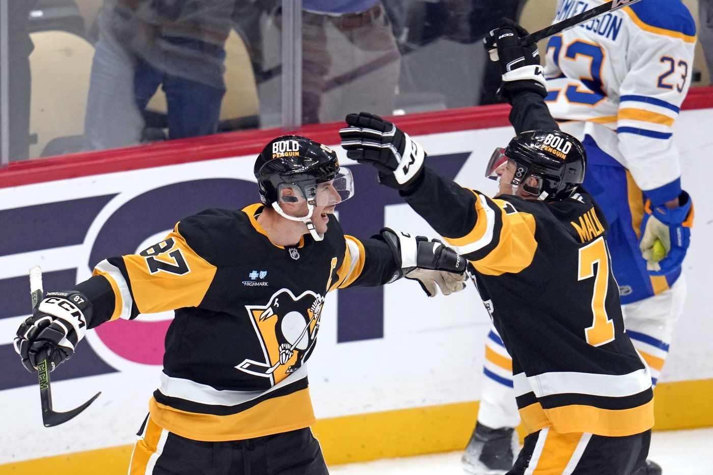 Penguins' stars reach career milestones in OT win over Sabres | iNFOnews.ca