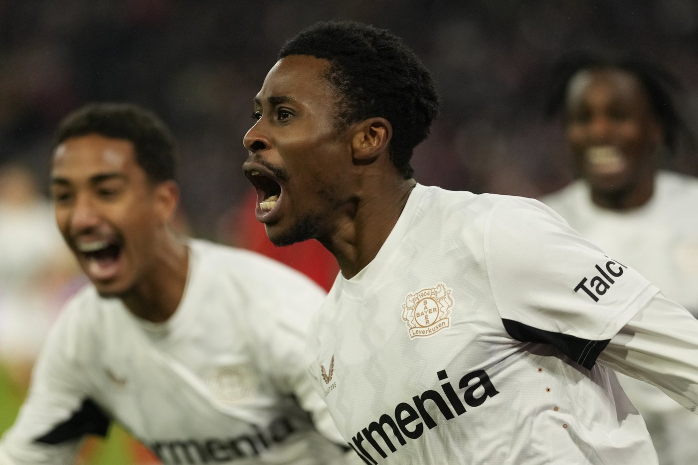 Neuer gets sent off for 1st time and Bayern Munich exits German Cup early again | iNFOnews.ca Neuer gets sent off for 1st time and Bayern Munich exits German Cup early again | iNFOnews.ca