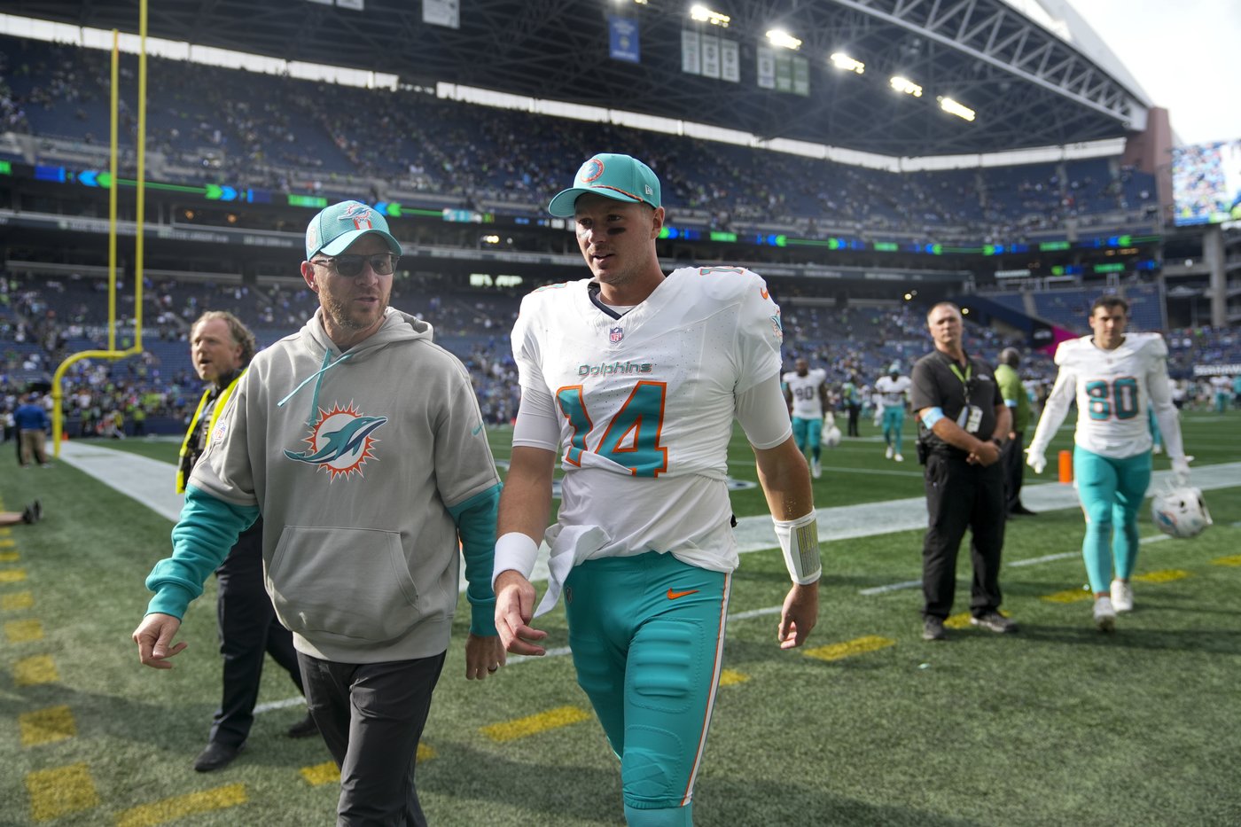 With another injured quarterback, the Dolphins' early season woes continue to pile up | iNFOnews.ca With another injured quarterback, the Dolphins' early season woes continue to pile up | iNFOnews.ca