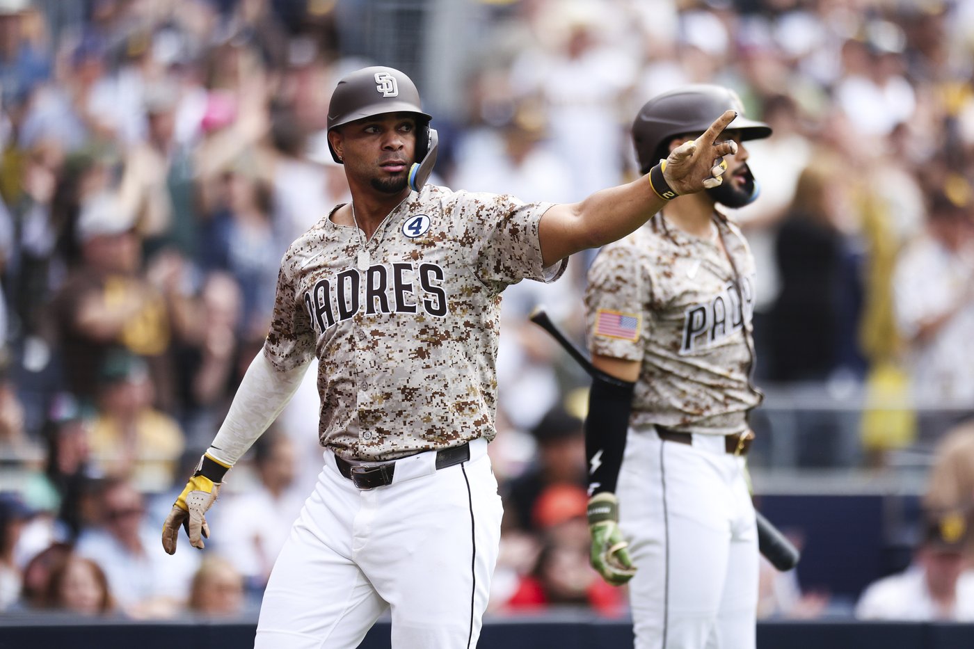 Machado homers and hits go-ahead sac fly as the Padres beat the Pirates 6-4 | iNFOnews.ca