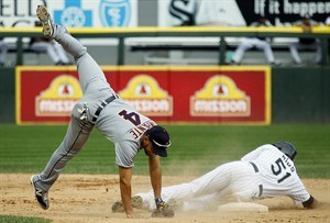AL Capsules: White Sox edge Tigers 5-4 to increase AL Central lead | iNFOnews.ca CP20153335