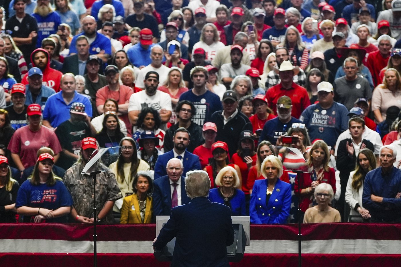 Trump campaigns with Packers legend Brett Favre at rally in Green Bay, Wisconsin | iNFOnews.ca Trump campaigns with Packers legend Brett Favre at rally in Green Bay, Wisconsin | iNFOnews.ca