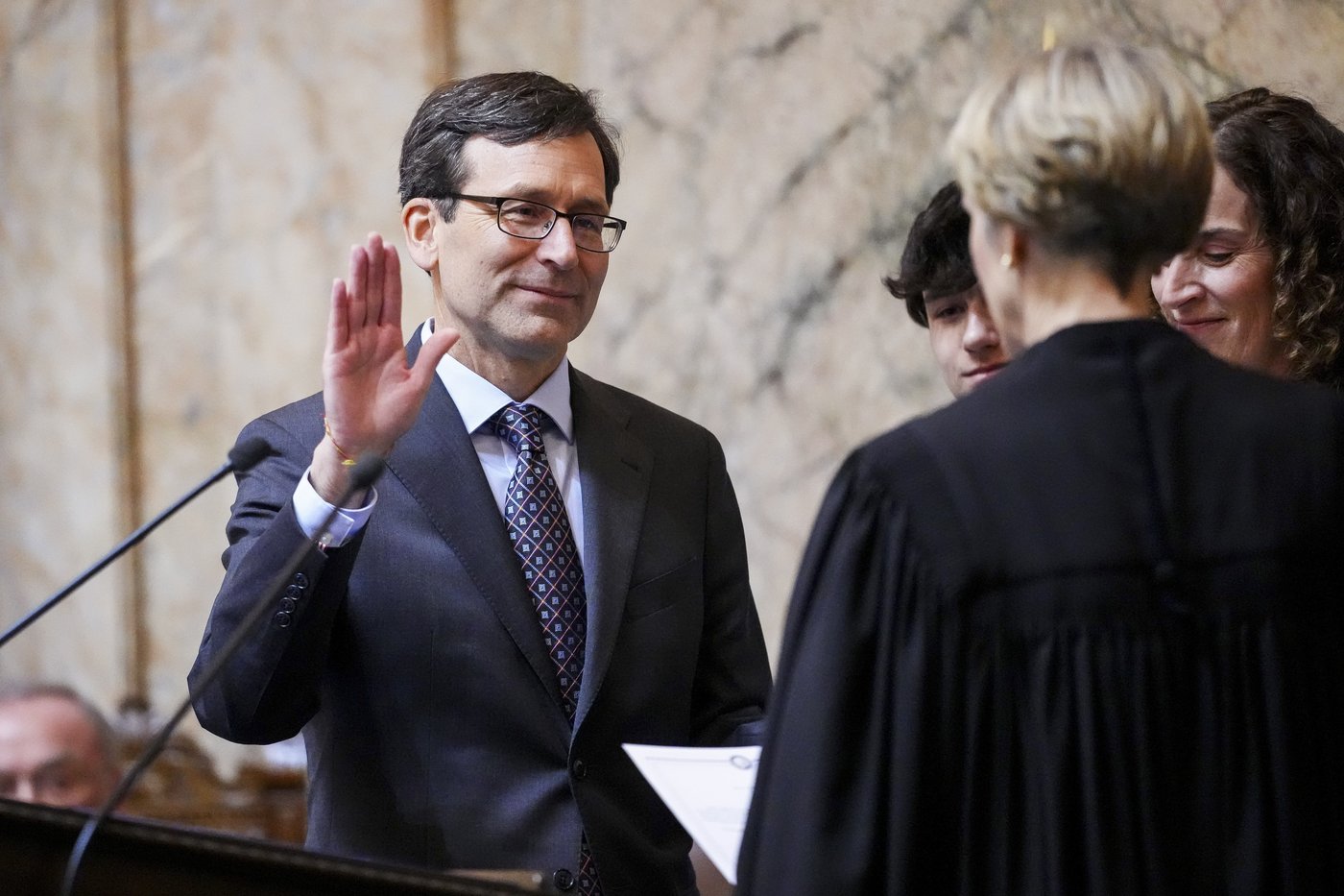 New Washington governor outlines goals as state faces multibillion-dollar deficit | iNFOnews.ca New Washington governor outlines goals as state faces multibillion-dollar deficit | iNFOnews.ca