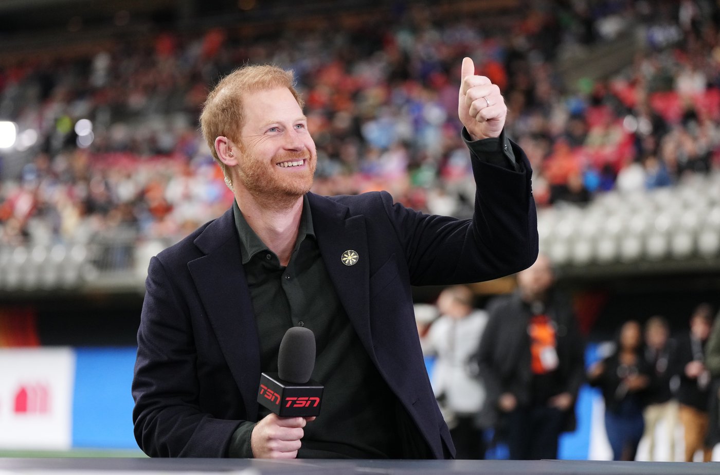 Prince Harry makes surprise Grey Cup appearance in Vancouver | iNFOnews.ca