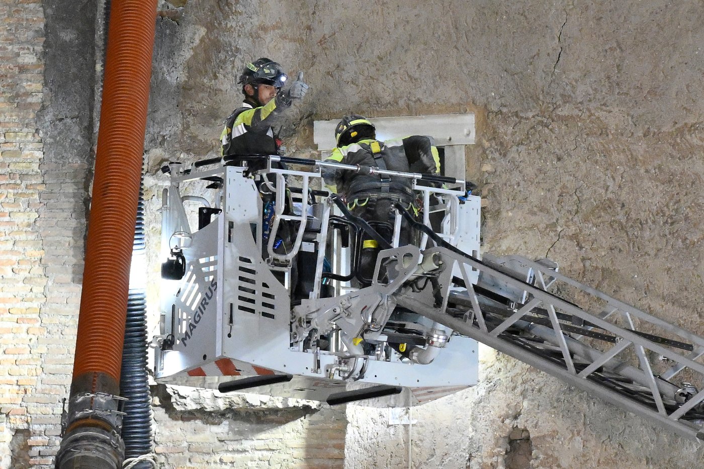 Worker dies after 11 hours trapped within partially collapsed medieval tower in Rome | iNFOnews.ca