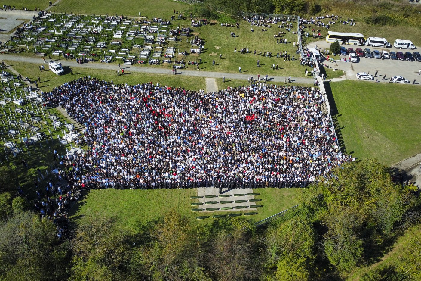 Several thousand attend a funeral service in southern Bosnia for 19 killed in devastating floods | iNFOnews.ca Several thousand attend a funeral service in southern Bosnia for 19 killed in devastating floods | iNFOnews.ca