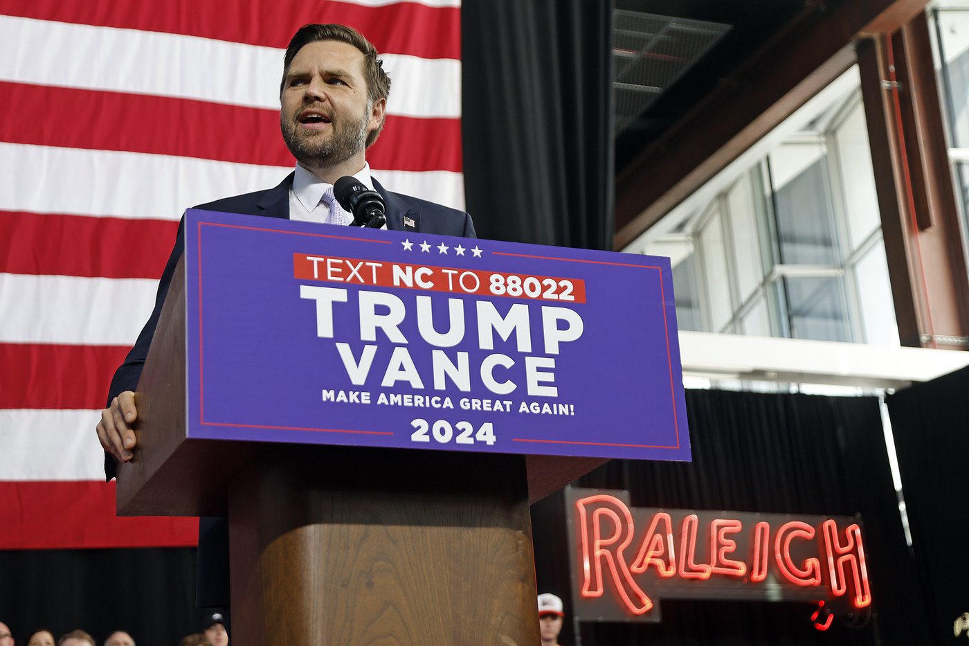 Election 2024 Latest: Trump and Harris campaign for undecided voters with just 6 weeks left | iNFOnews.ca