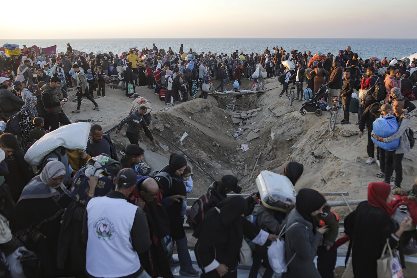 Palestinians celebrate their return to northern Gaza after 15 months of war | iNFOnews.ca