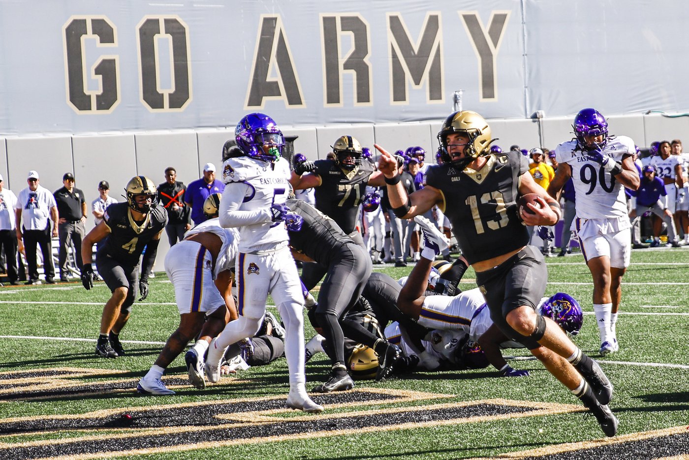 AP Player of the Week: Army's Bryson Daily accounts for 6 touchdowns against East Carolina | iNFOnews.ca