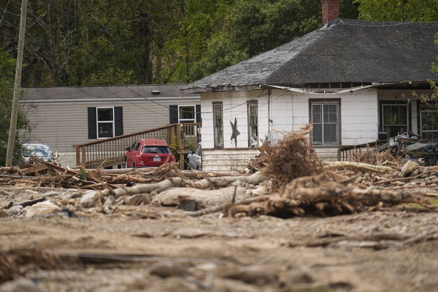 The search for the missing hits snags at every corner as Helene's death toll tops 200 | iNFOnews.ca