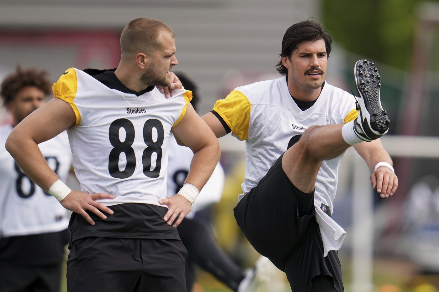 Despite the 'constant noise' surrounding Aaron Rodgers, Mason Rudolph happy to be back in Pittsburgh | iNFOnews.ca Despite the 'constant noise' surrounding Aaron Rodgers, Mason Rudolph happy to be back in Pittsburgh | iNFOnews.ca