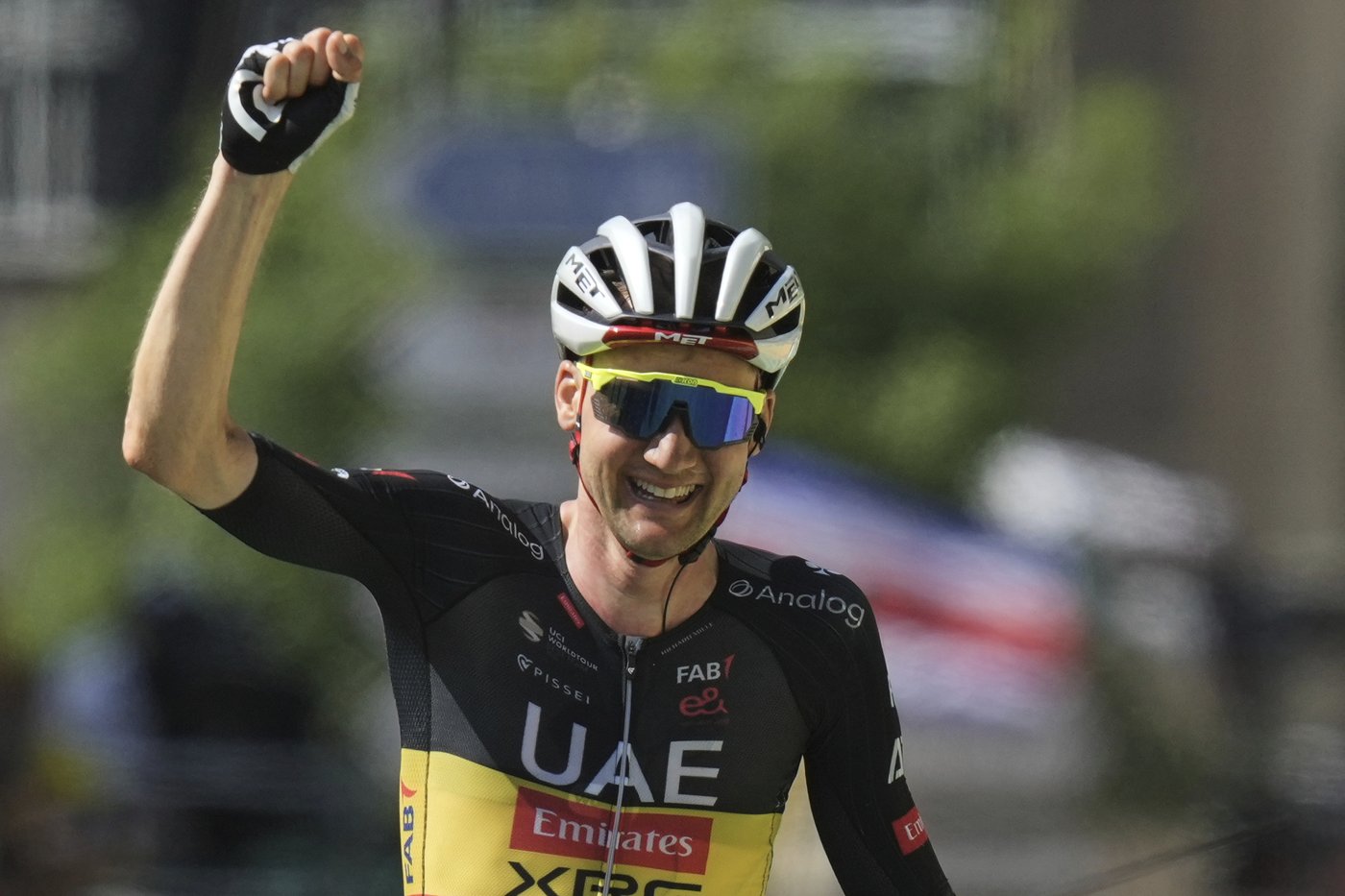 Wellens wins Tour de France 15th stage, teammate Pogačar maintains grip on yellow jersey | iNFOnews.ca