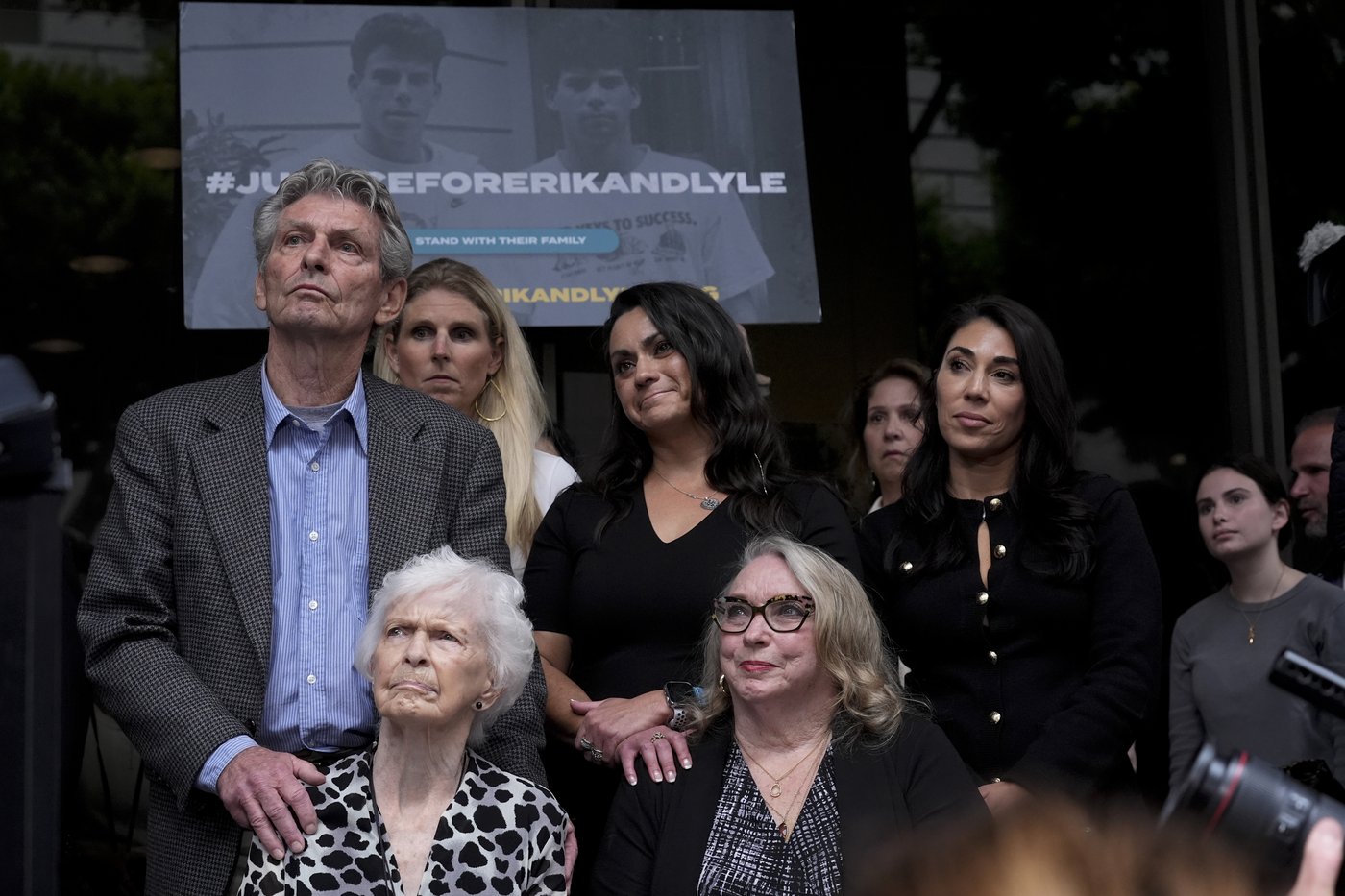Prosecutors are set to reveal whether they favor resentencing Erik and Lyle Menendez | iNFOnews.ca