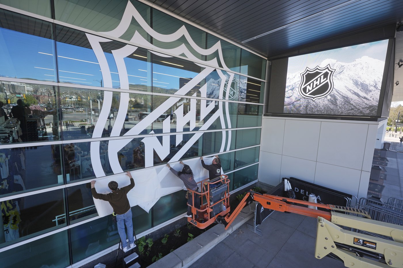 Early reaction to Utah Hockey Club is strong as it enters crowded Salt Lake market | iNFOnews.ca