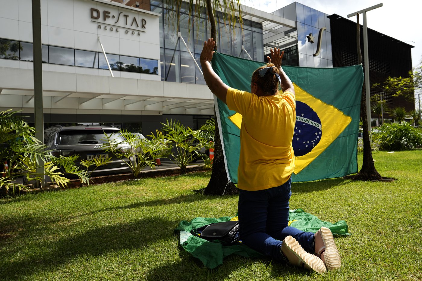 Brazil's Bolsonaro remains in intensive care after 12-hour surgery | iNFOnews.ca Brazil's Bolsonaro remains in intensive care after 12-hour surgery | iNFOnews.ca