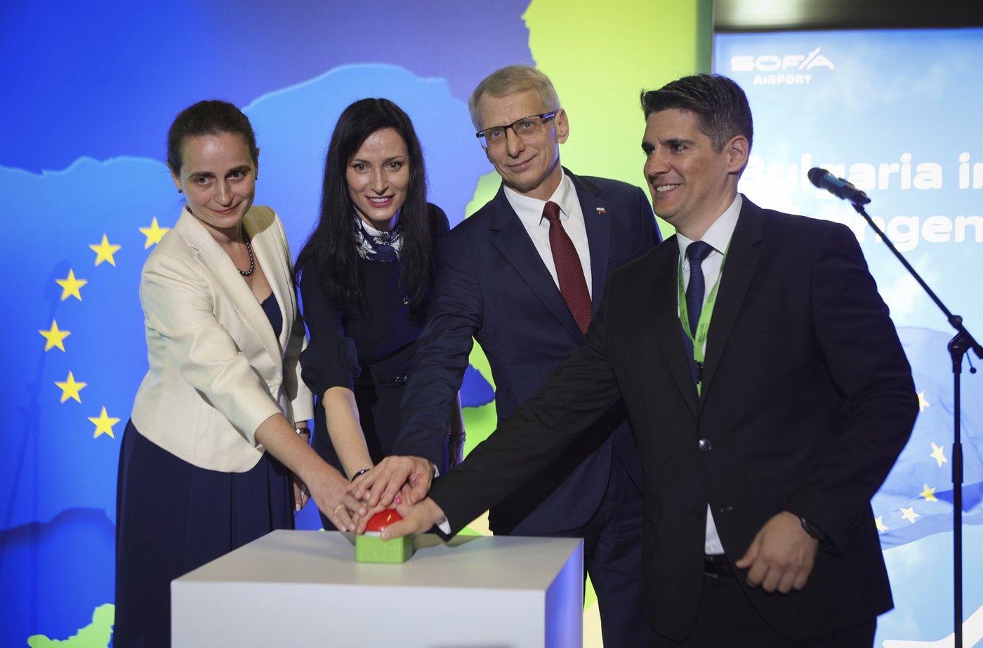 Bulgaria and Romania 'one step closer' to full membership in Schengen zone, Hungary says | iNFOnews.ca Bulgaria and Romania 'one step closer' to full membership in Schengen zone, Hungary says | iNFOnews.ca