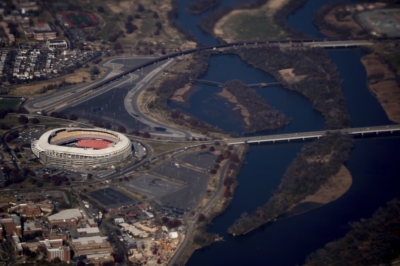 Commanders and the D.C. government are in talks on a stadium deal, AP source says | iNFOnews.ca