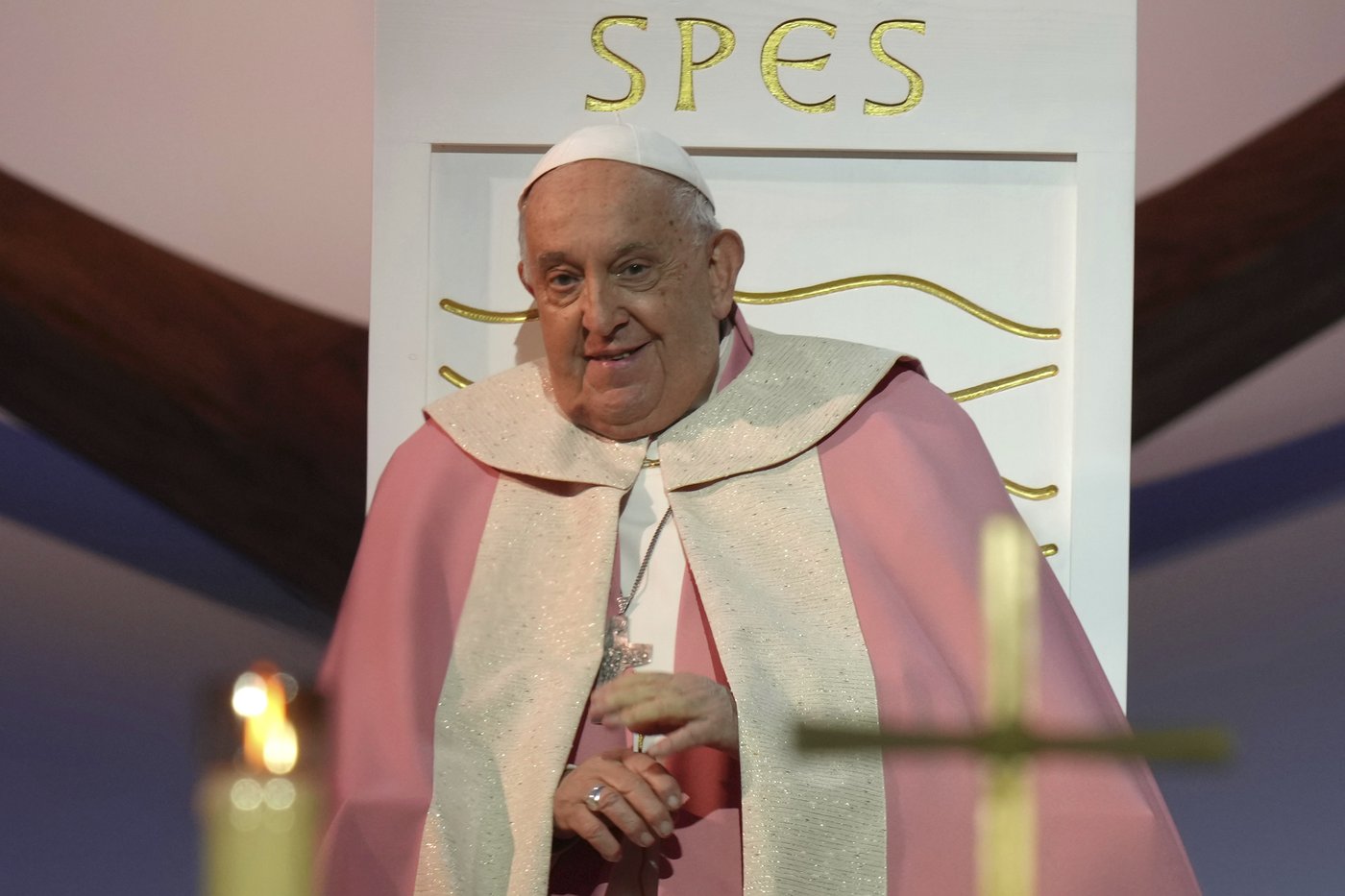 Pope Francis makes 1st papal visit to France's Corsica awash in expressions of popular piety | iNFOnews.ca