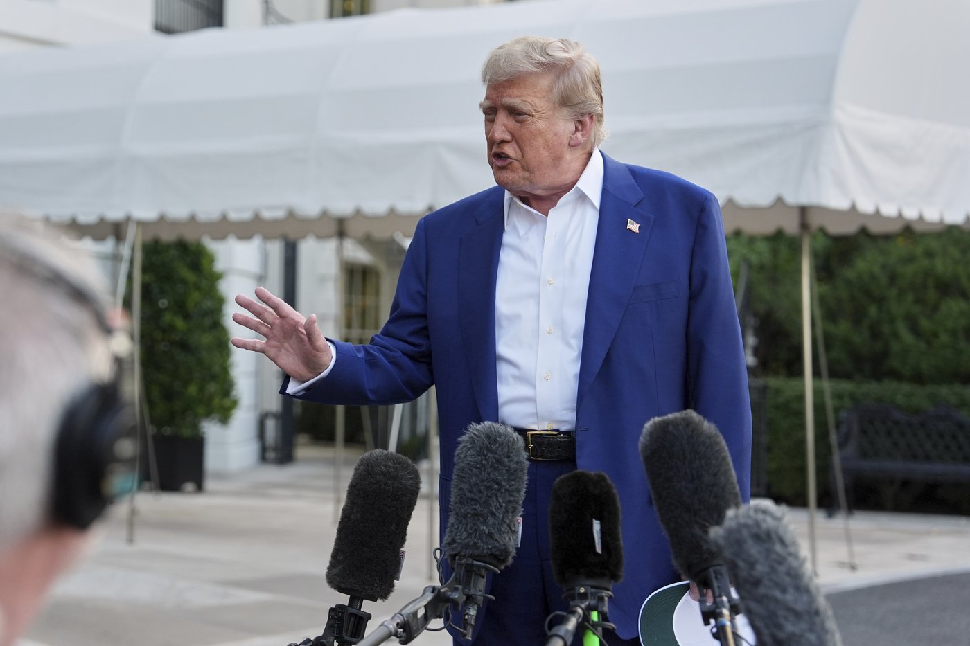 'Dear Donald.' Trump posts fawning private text from NATO chief on social media | iNFOnews.ca