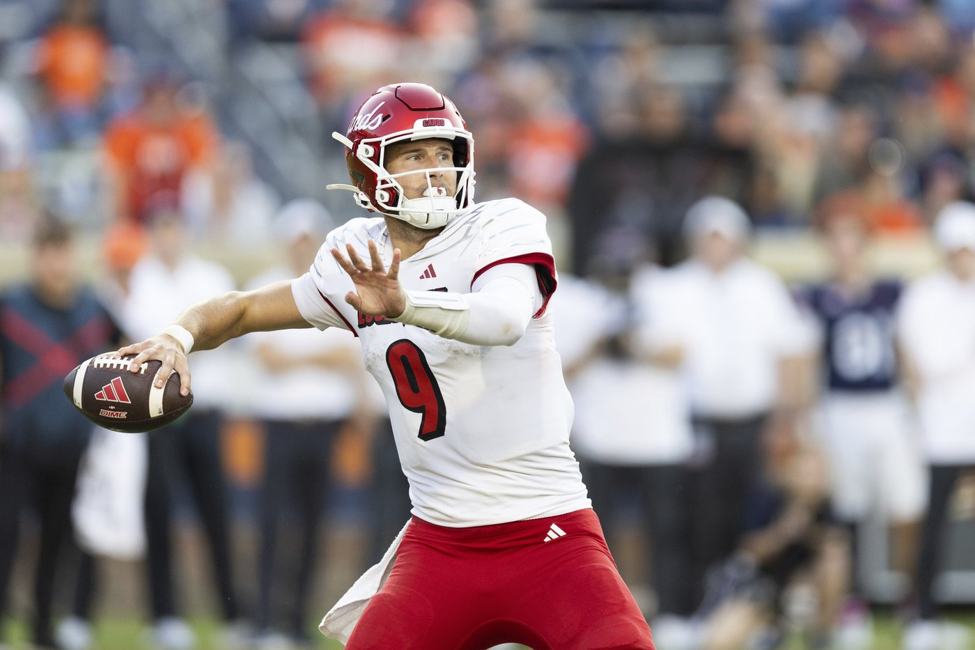 No. 6 Miami aims to stay unbeaten in ACC play at Louisville in battle for Schnellenberger Trophy | iNFOnews.ca No. 6 Miami aims to stay unbeaten in ACC play at Louisville in battle for Schnellenberger Trophy | iNFOnews.ca