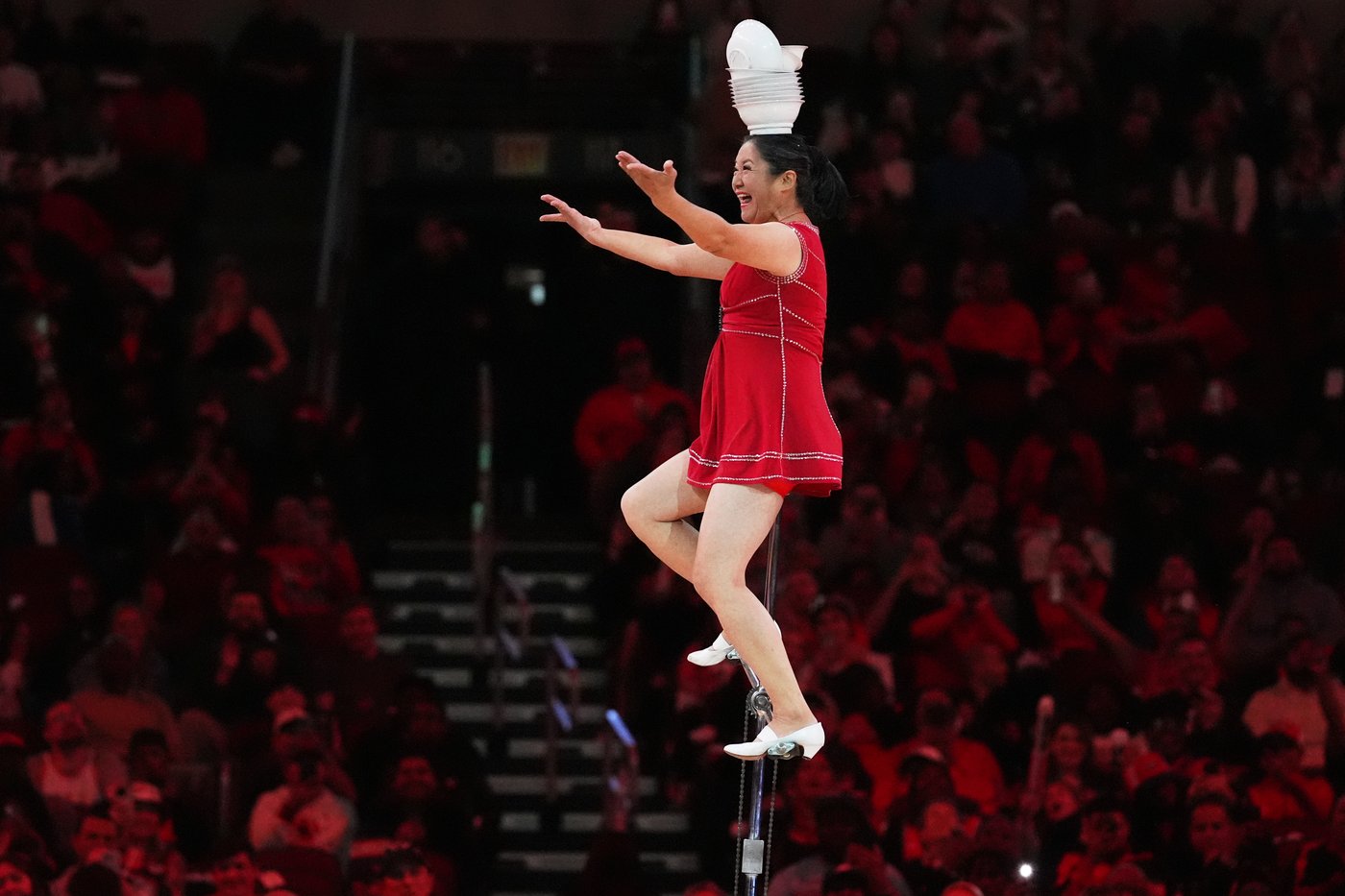 Popular performer Red Panda makes NBA return, roughly 4 months after breaking wrist in fall | iNFOnews.ca Popular performer Red Panda makes NBA return, roughly 4 months after breaking wrist in fall | iNFOnews.ca