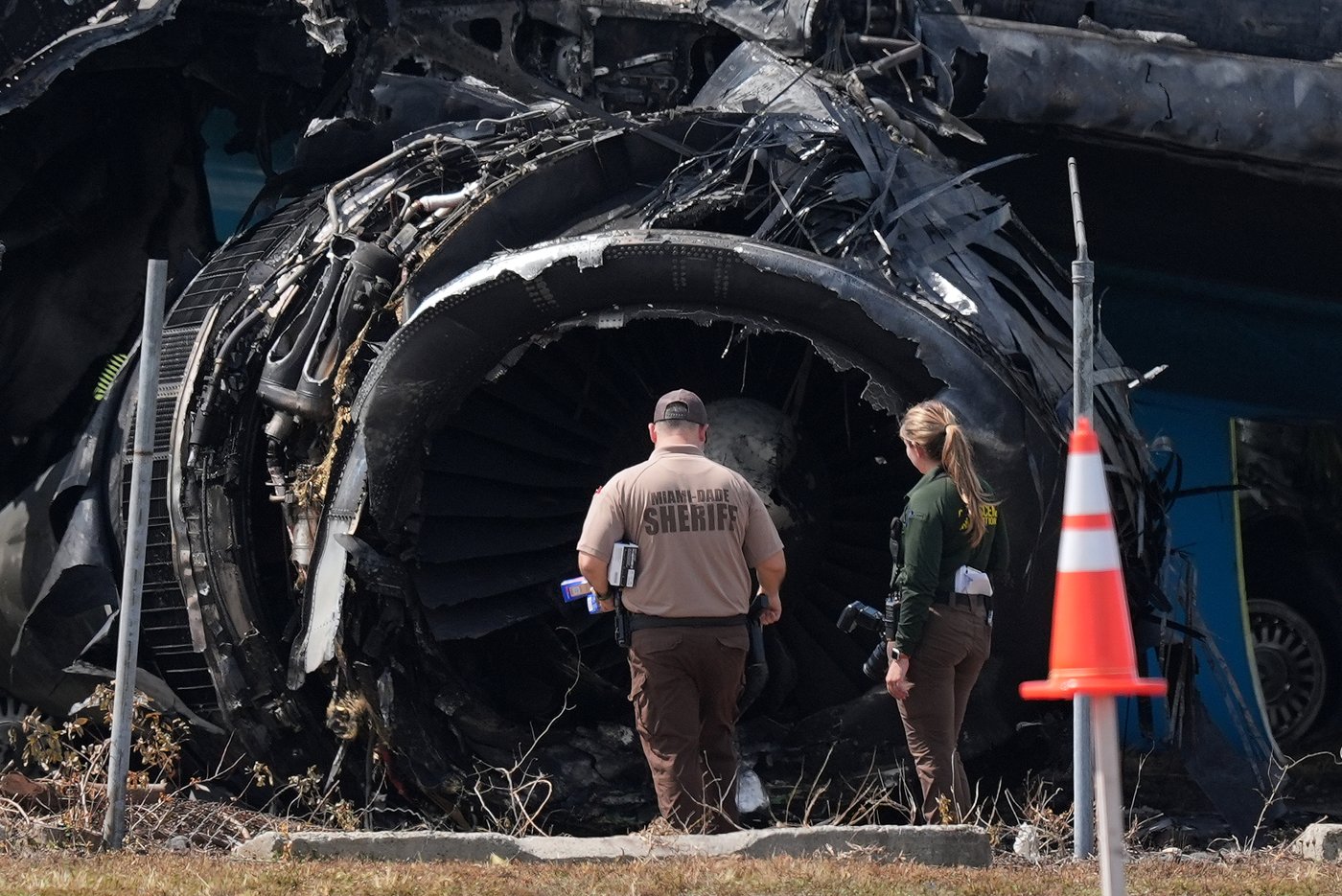 What to know about the Amazon cargo plane crash in Miami that killed 5 workers in a van | iNwheels What to know about the Amazon cargo plane crash in Miami that killed 5 workers in a van | iNwheels