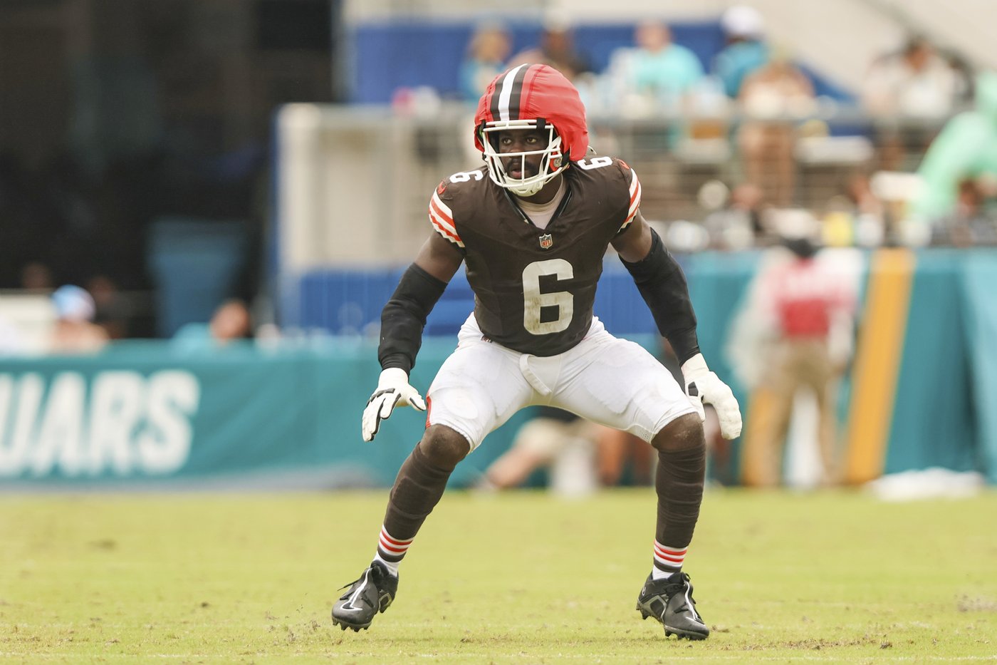 Browns LB Owusu-Koramoah among few NFL players wearing protective guardian cap over helmet in games | iNFOnews.ca Browns LB Owusu-Koramoah among few NFL players wearing protective guardian cap over helmet in games | iNFOnews.ca