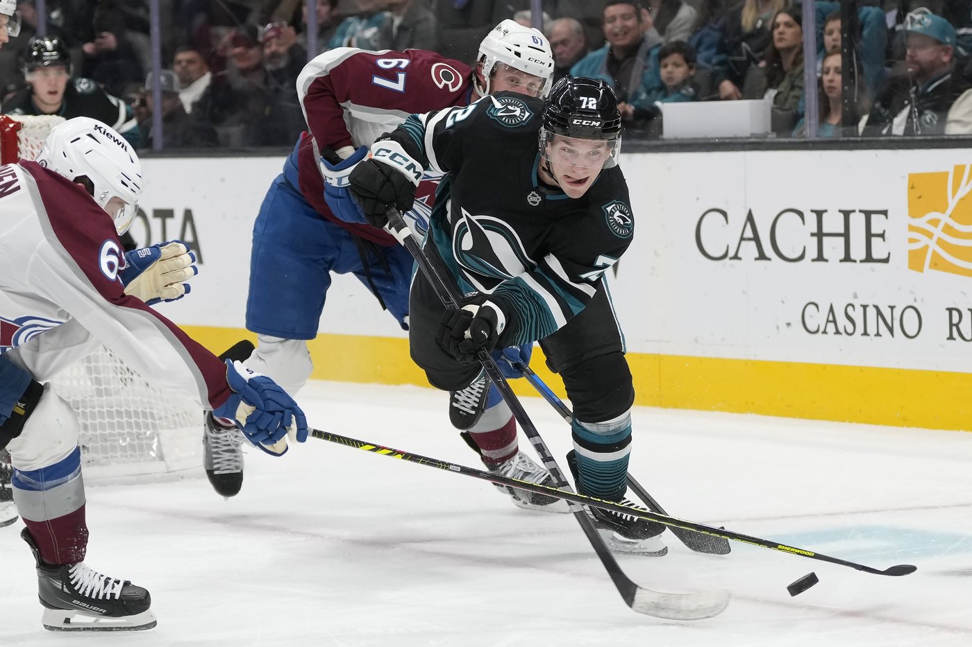 Kiviranta scores twice in 3rd, Blackwood gets win over former team as Avalanche beat Sharks 4-2 | iNFOnews.ca