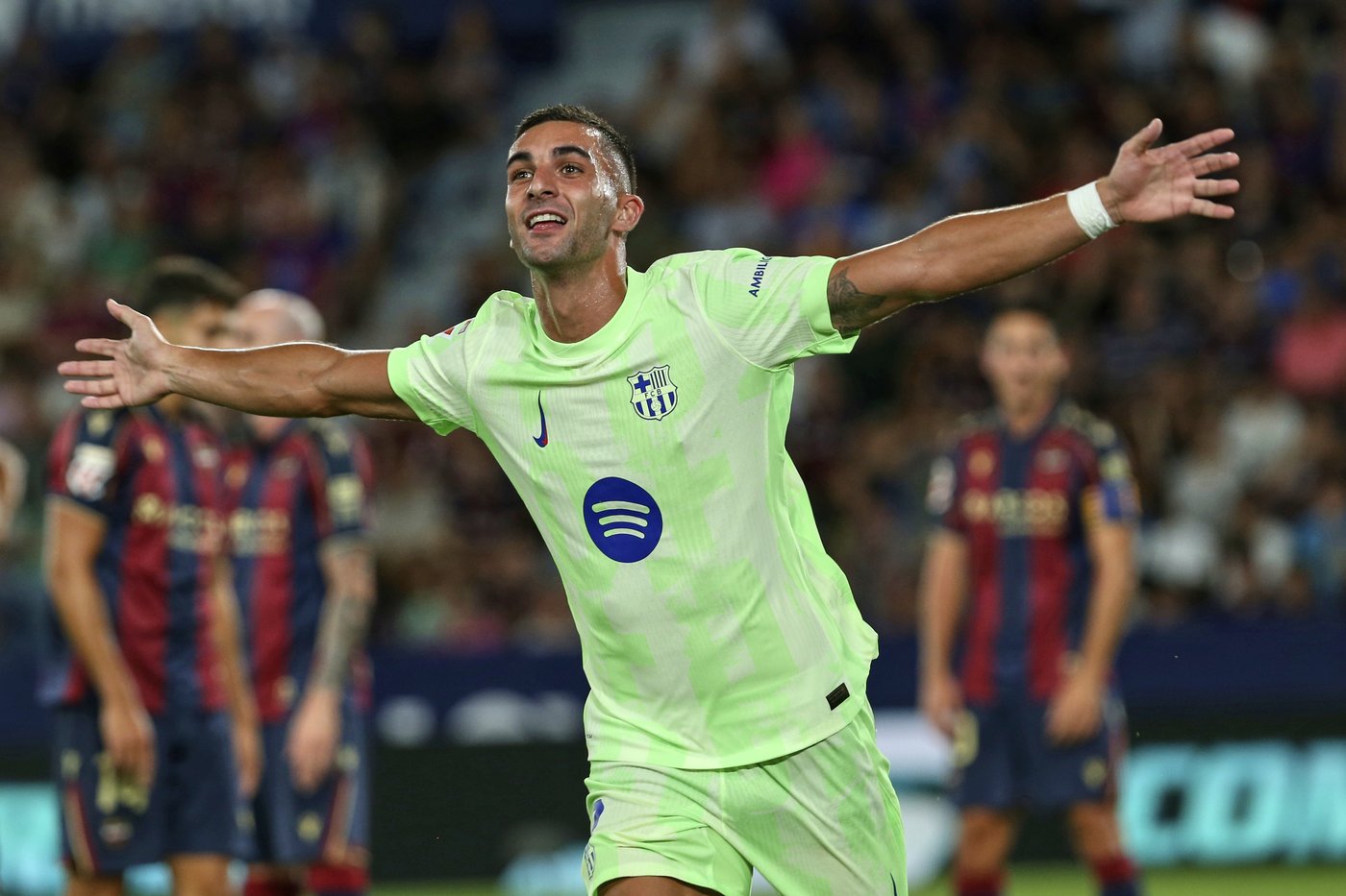 Barcelona roars back to win 3-2 at Levante as Atletico Madrid drops more points | iNFOnews.ca