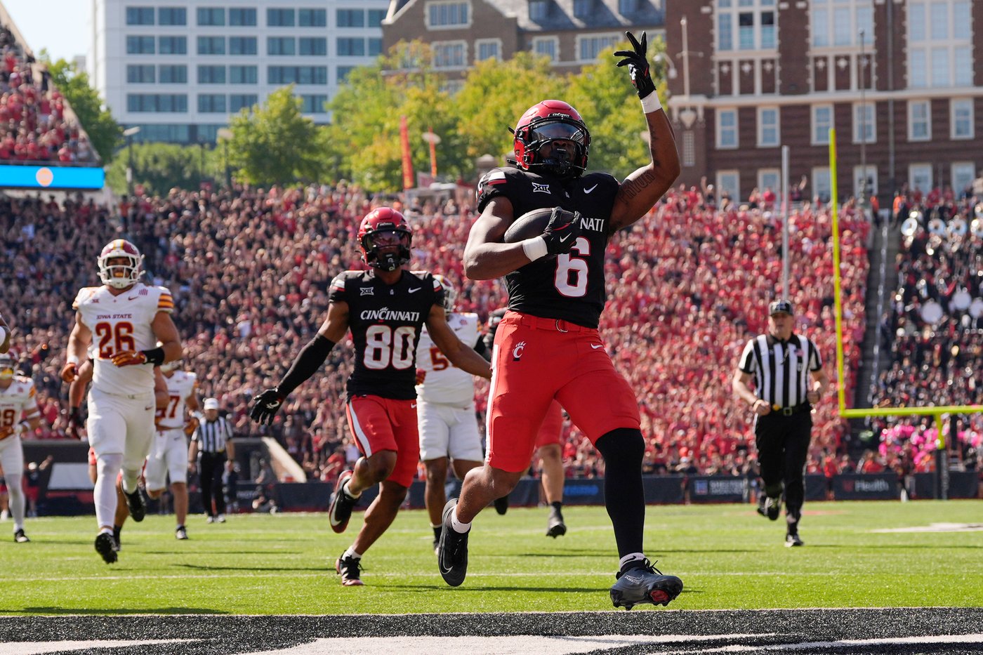 Cincinnati uses fast start to take down No. 14 Iowa State 38-30 | iNFOnews.ca