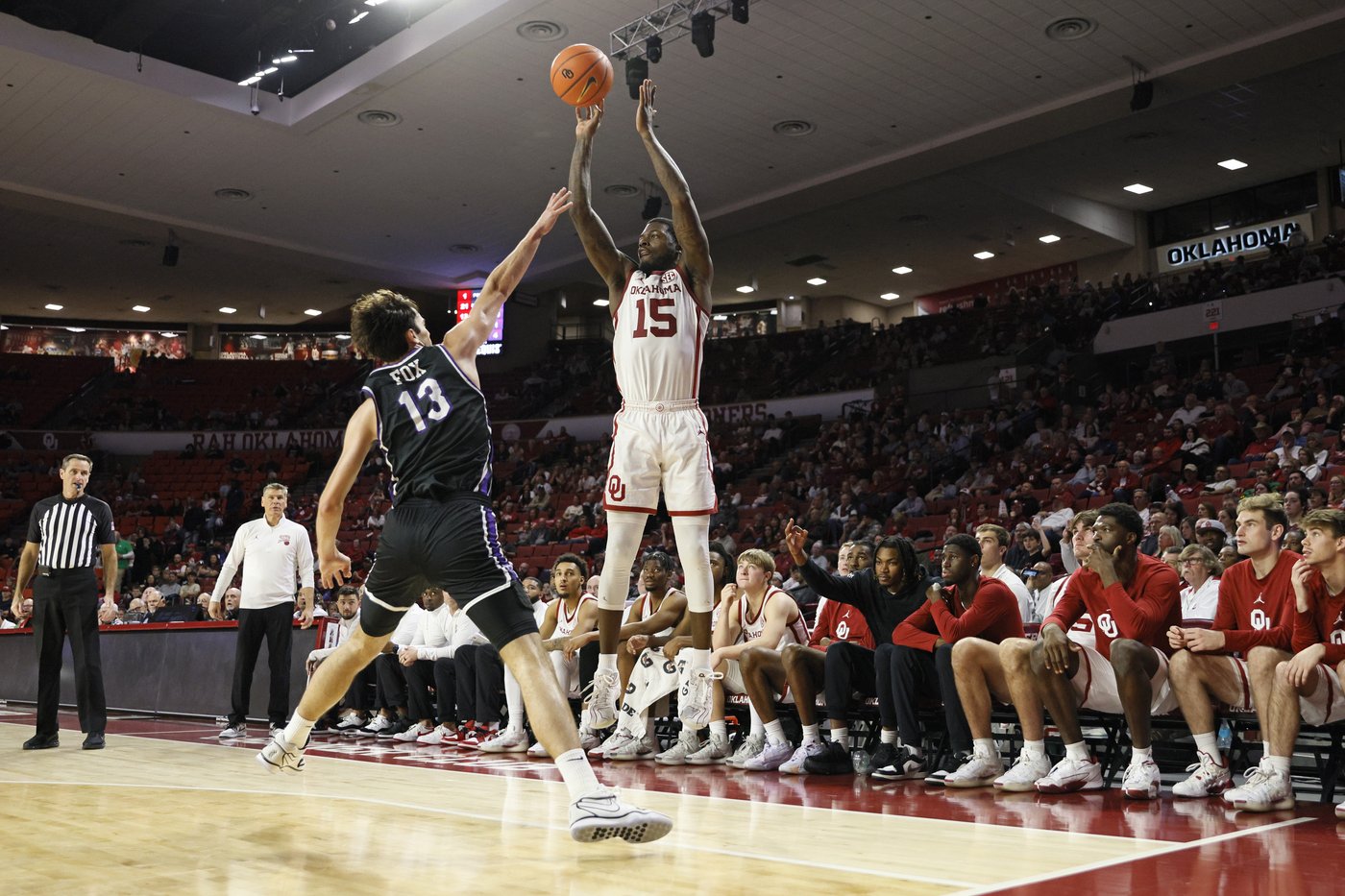 Duke Miles scores a season-high 29 points and No. 14 Oklahoma beats Central Arkansas 89-66 | iNFOnews.ca
