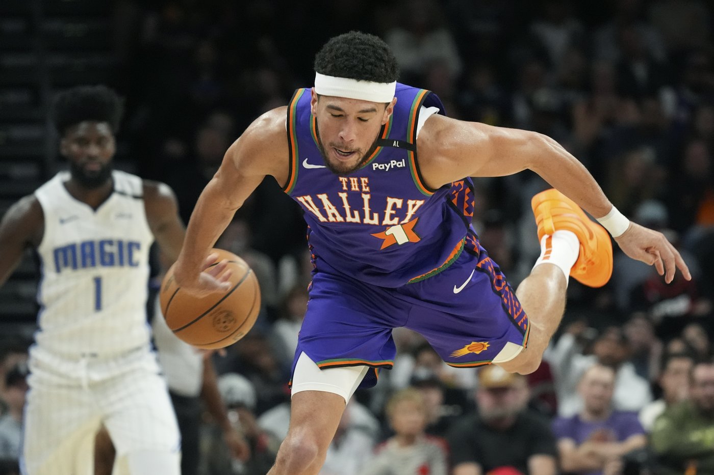 Wagner scores 32 points, Black adds 20 as Magic beat the Suns 109-99 | iNFOnews.ca