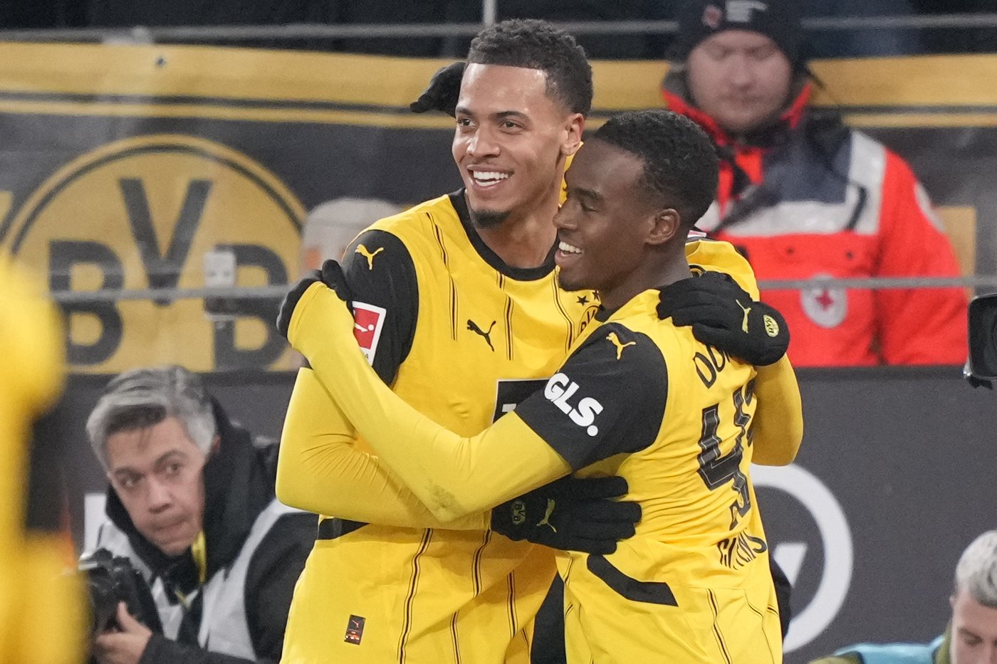 Schick hat trick helps Leverkusen cover defensive lapses. Frankfurt and Dortmund win in Bundesliga | iNFOnews.ca Schick hat trick helps Leverkusen cover defensive lapses. Frankfurt and Dortmund win in Bundesliga | iNFOnews.ca