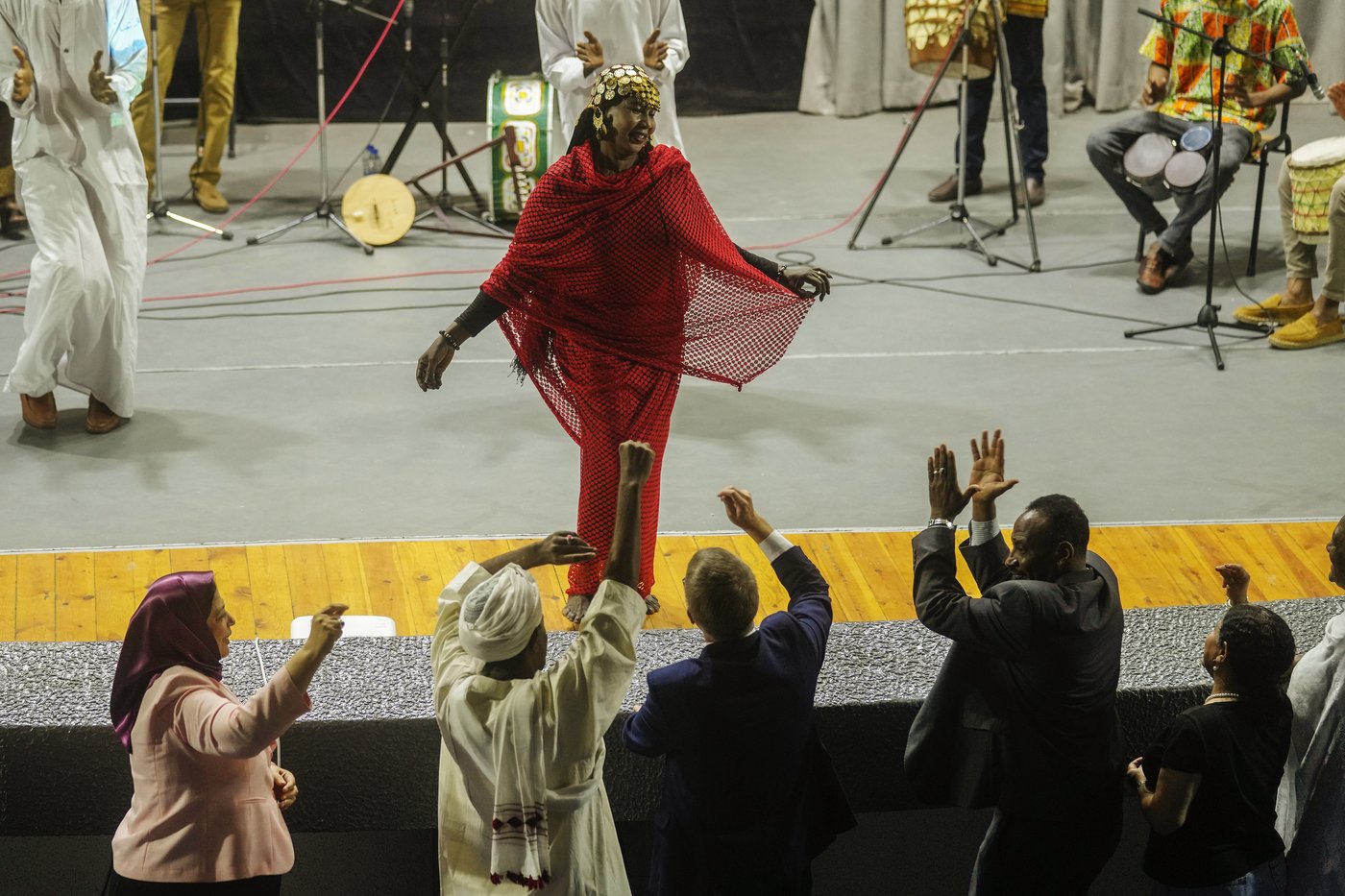 In music and dance, Sudanese performers transport refugee audiences back home | iNFOnews.ca In music and dance, Sudanese performers transport refugee audiences back home | iNFOnews.ca