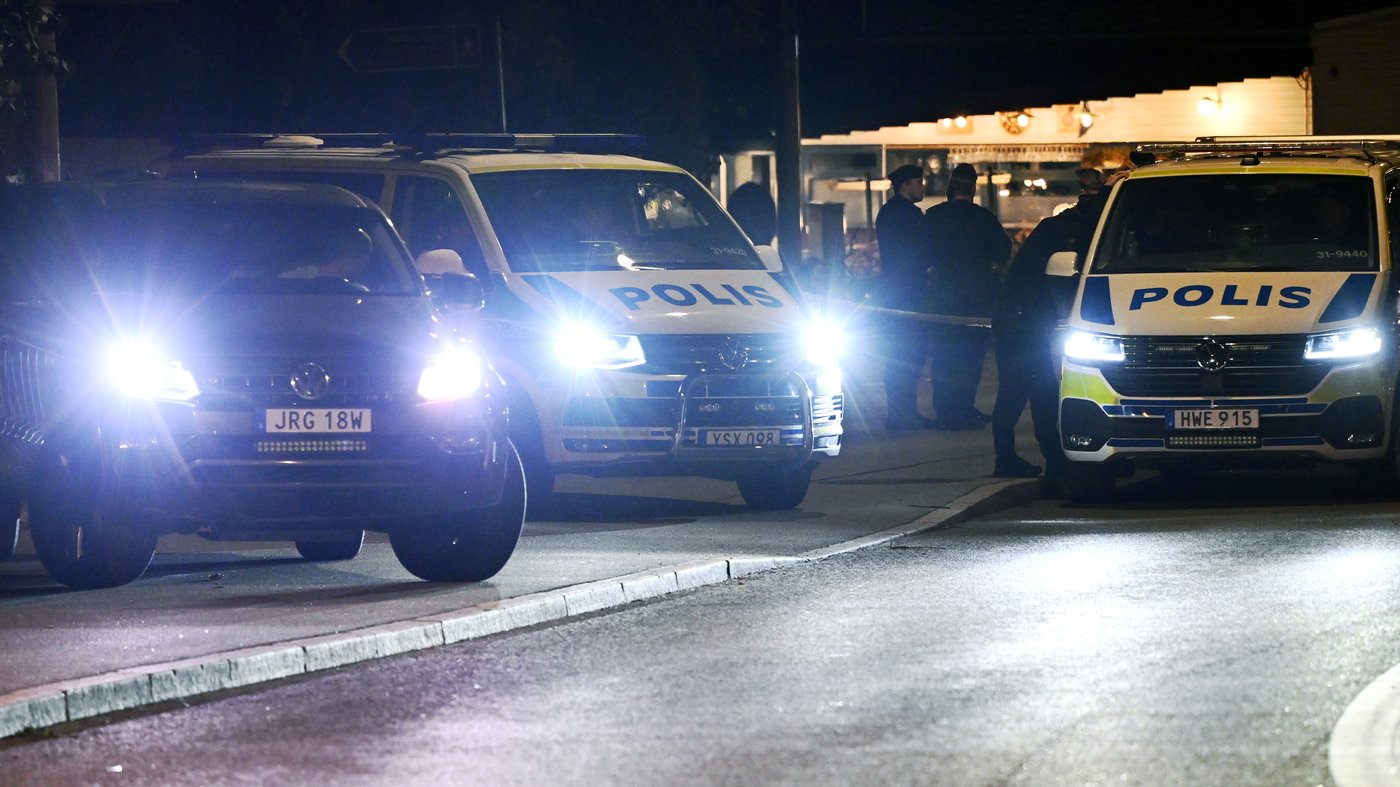 Two predawn explosions rock the area around the Israeli Embassy in Copenhagen but no one is injured | iNFOnews.ca