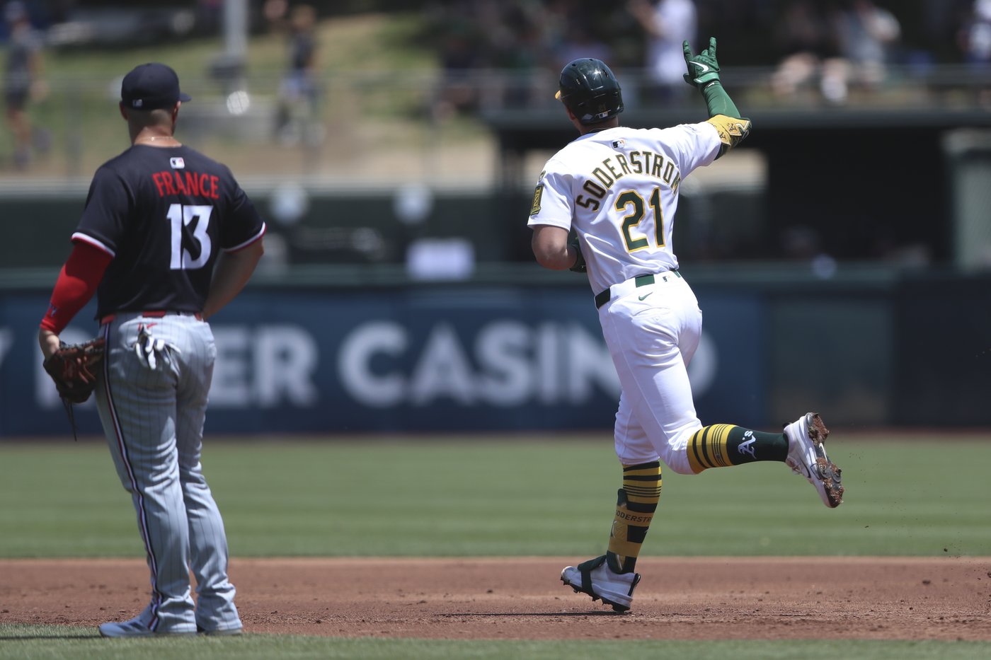 Soderstrom hits grand slam, 2-run HR to help Athletics beat Twins 14-3 and snap 9-game skid | iNFOnews.ca