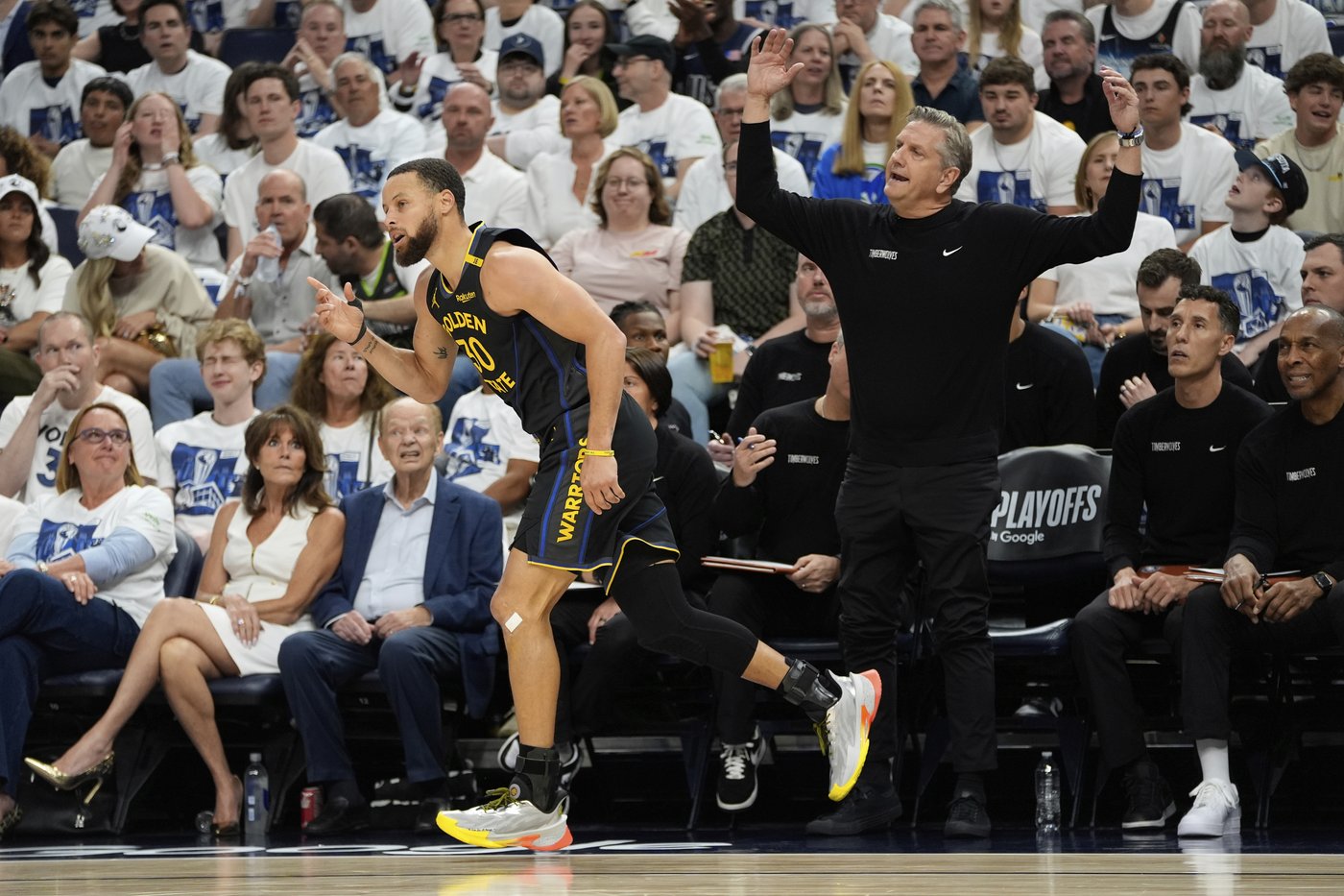 Warriors sideline Curry for at least a week with hamstring strain, putting rest of series in flux | iNFOnews.ca