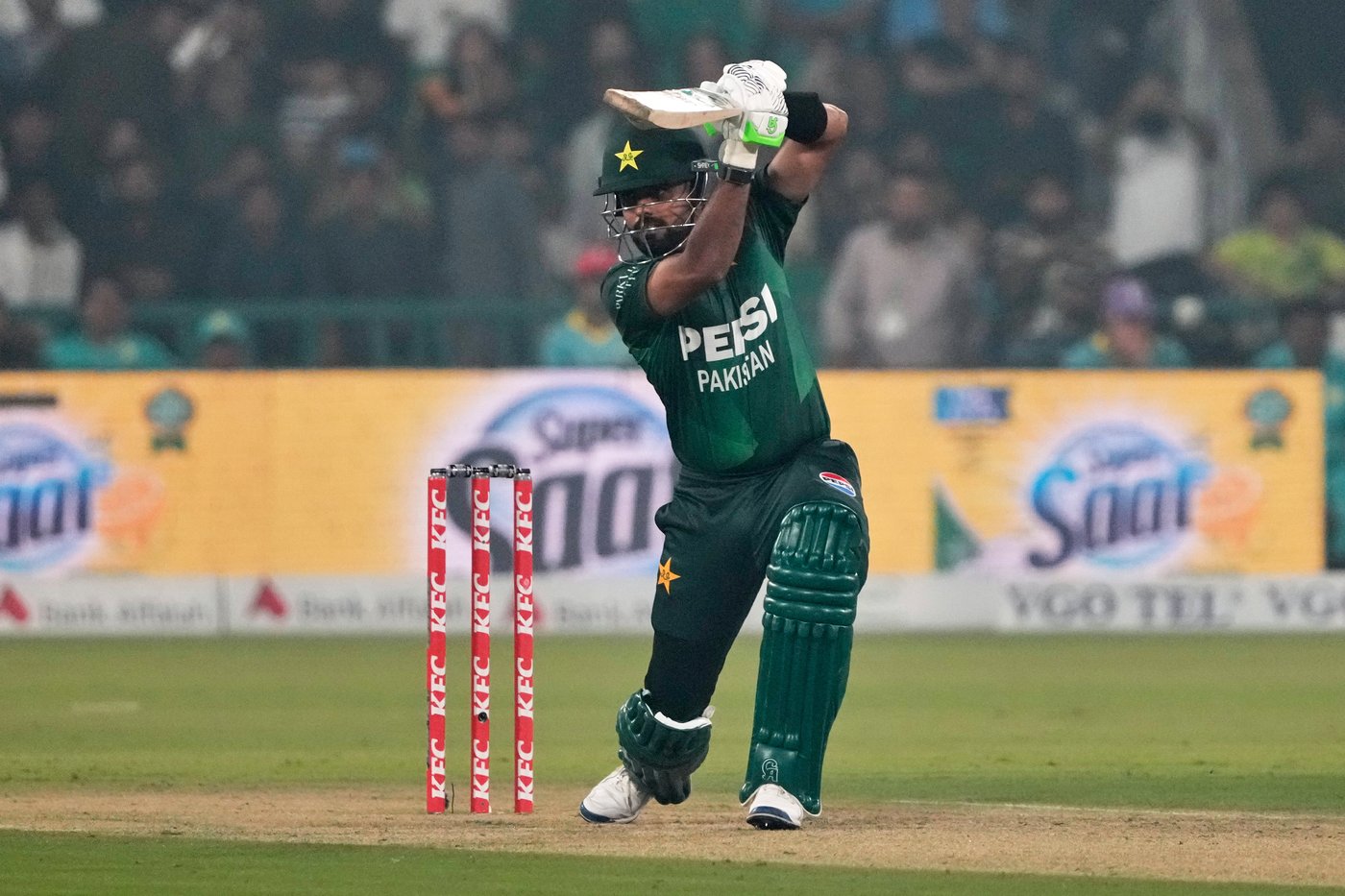 Babar becomes highest T20 run-scorer as Pakistan hammers South Africa | iNFOnews.ca