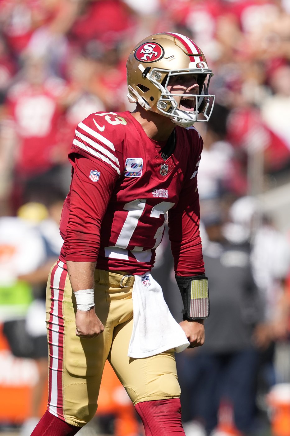 Fred Warner's pick-6 helps the 49ers snap a 2-game skid with a 30-13 win over the Patriots | iNFOnews.ca