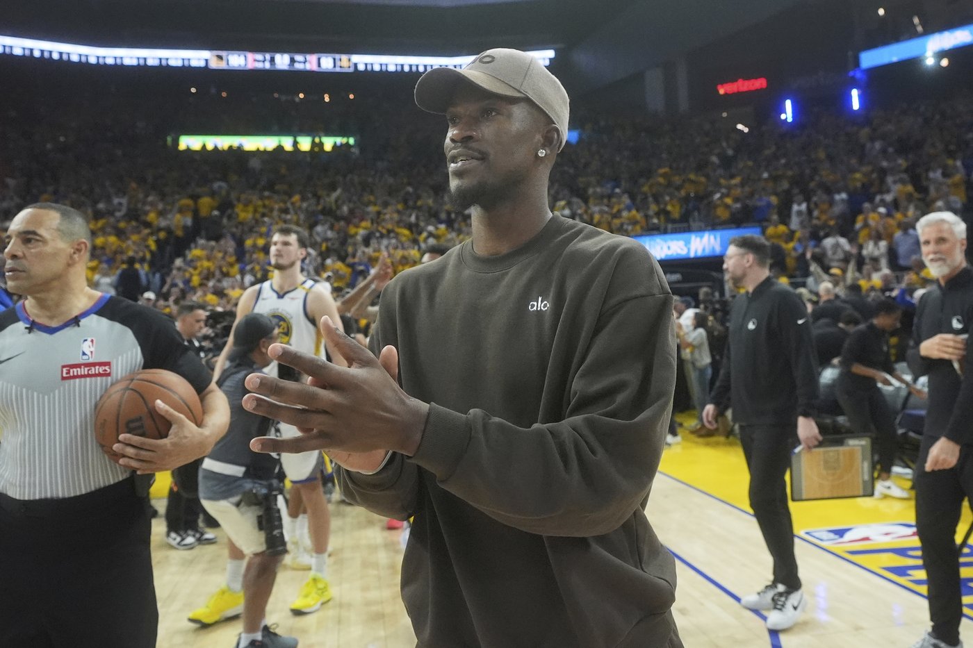 Jimmy Butler sits out with injury as Stephen Curry leads Warriors to Game 3 win over Rockets | iNFOnews.ca