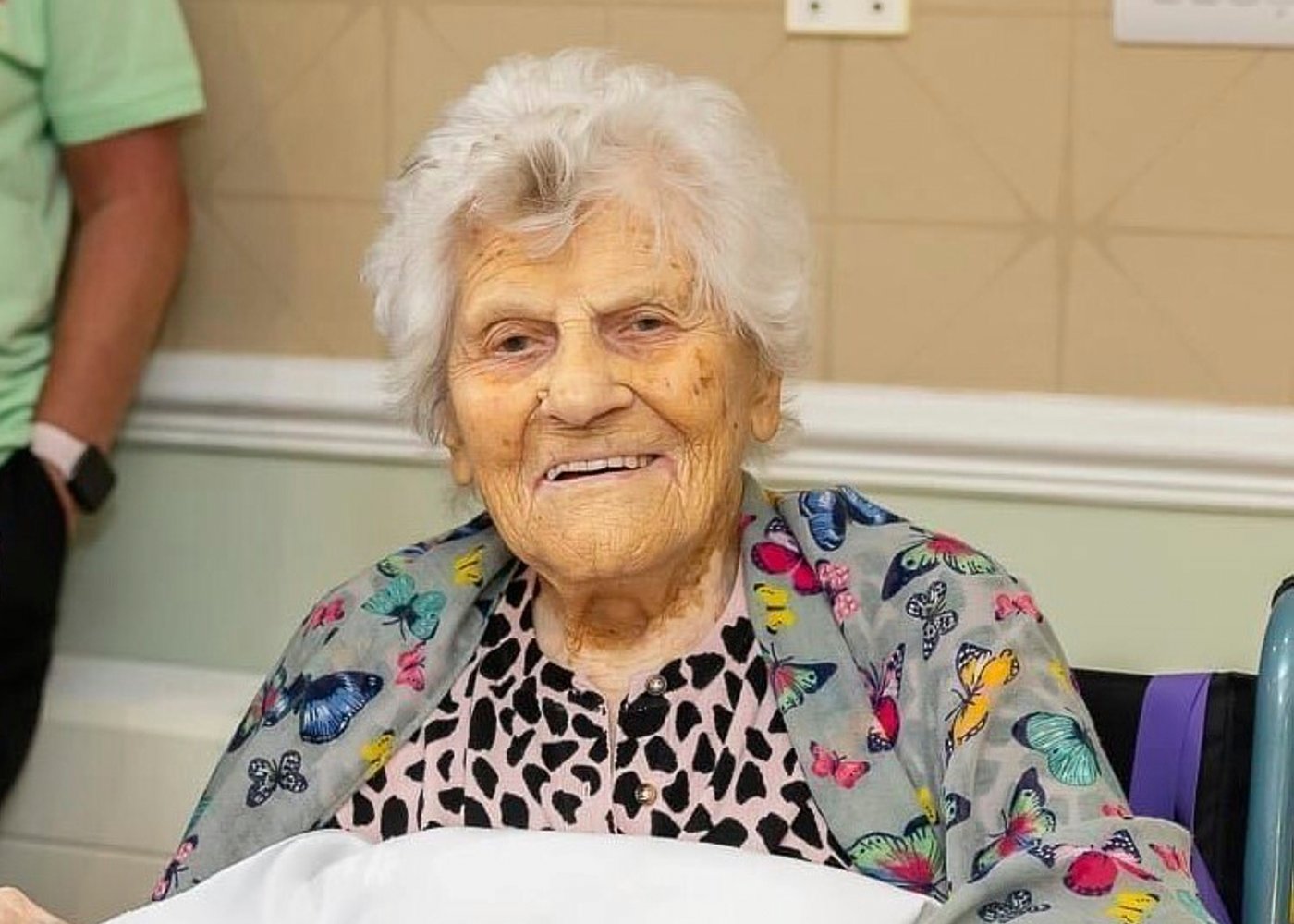 Never argue: 115-year-old British woman, now the world's oldest, gives her recipe to long life | iNFOnews.ca