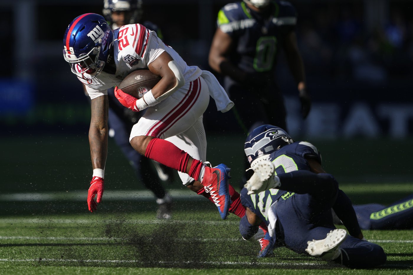 Giants use strong performance from Daniel Jones and late TD on blocked kick to beat Seahawks 29-20 | iNFOnews.ca Giants use strong performance from Daniel Jones and late TD on blocked kick to beat Seahawks 29-20 | iNFOnews.ca