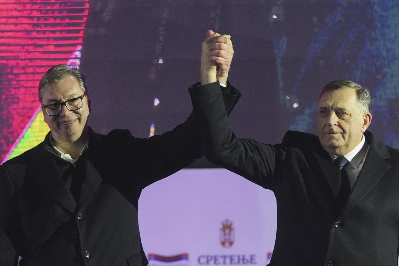 Serbia's protesting students and supporters of the president hold parallel rallies as tensions spike | iNFOnews.ca Serbia's protesting students and supporters of the president hold parallel rallies as tensions spike | iNFOnews.ca